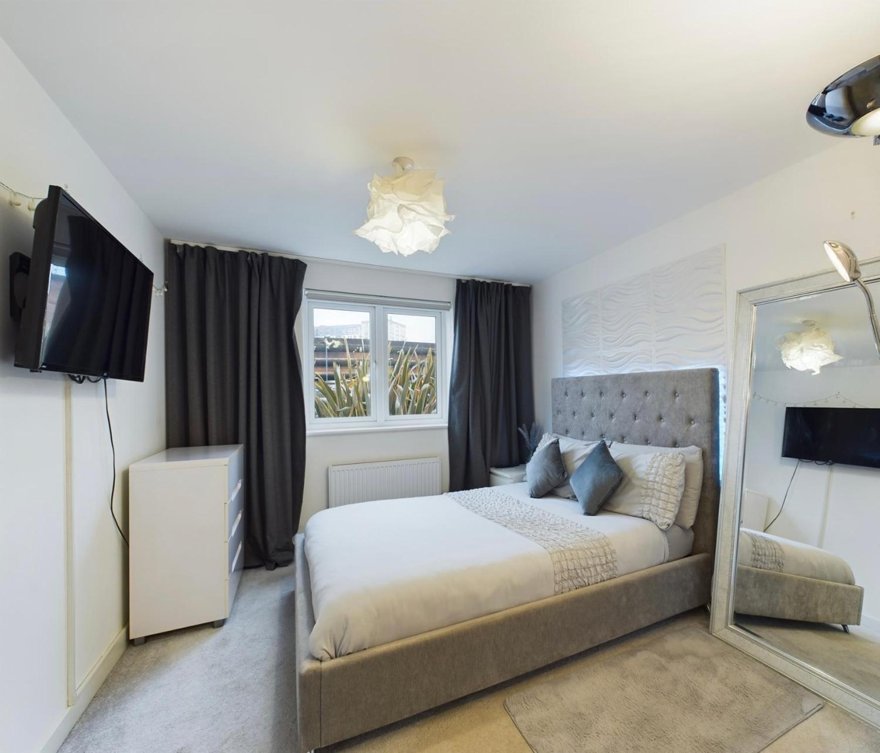 Apartment Modern 2 Bed With Private Parking